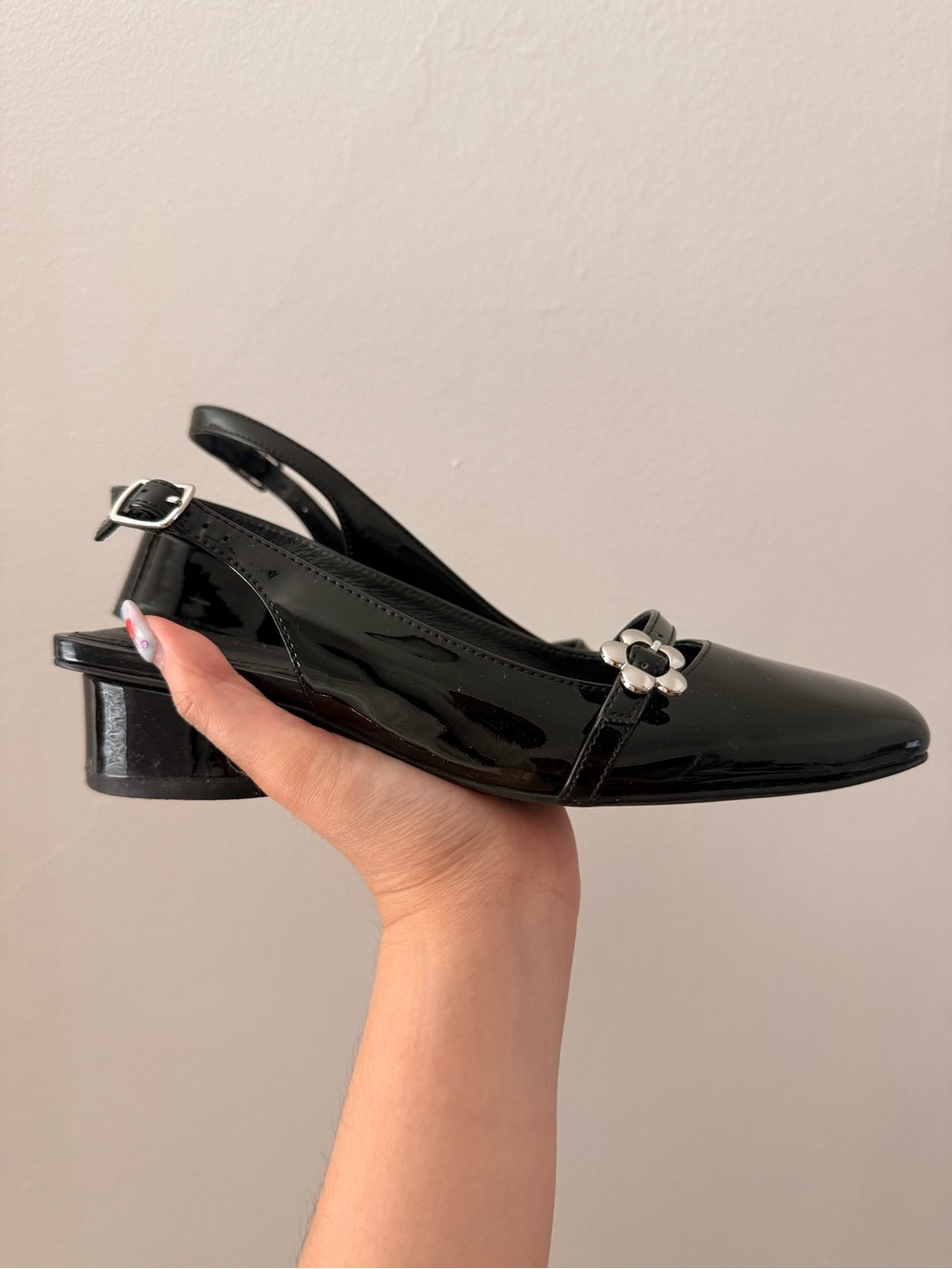 LISA SAYS GAH Black Patent Slingback Low Heel Pumps with Silver Accent size W7